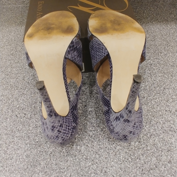 ENZO ANGIOLINI EAMETZ GREY SNAKESKIN HEEL - Picture 16 of 16